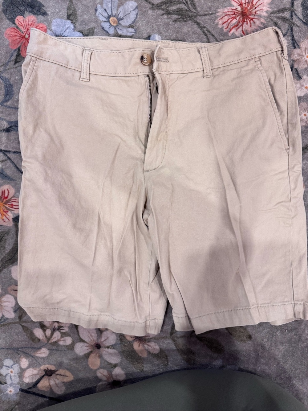 Izod Men's Light Khaki Flat-Front Shorts